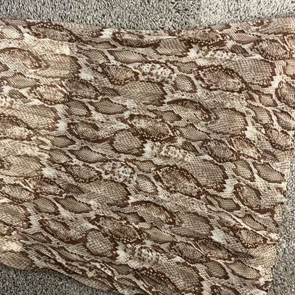 Flowy Snake Print Dress - Picture 3 of 4